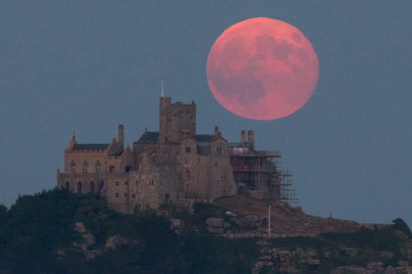 Strawberry Moon 2021: Watch Date, Time, and How to View Supermoon Using Virtual Telescope!