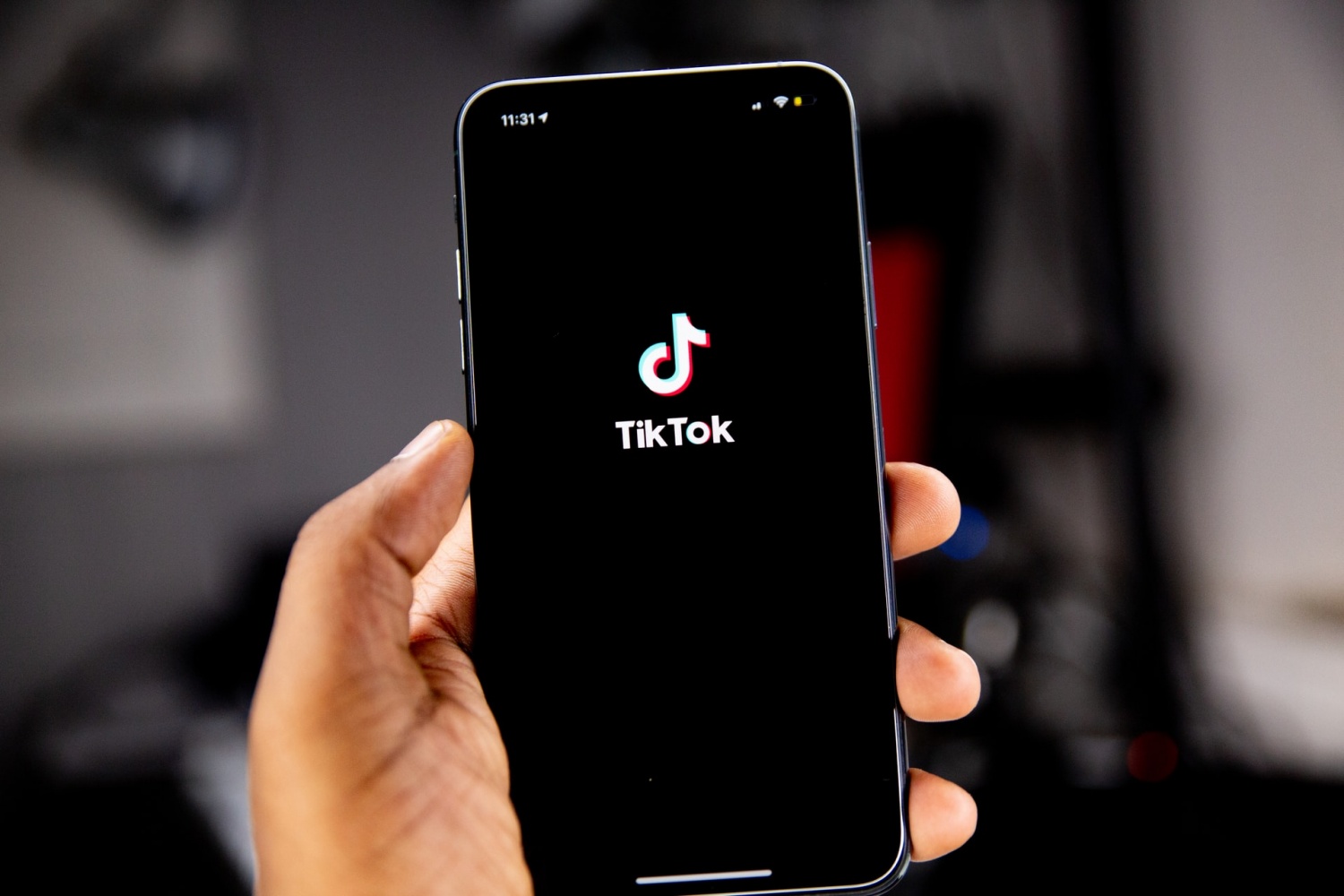 TikTok Dynamic Photo Filter: How to Use and Best Examples