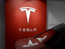 Elon Musk's Tesla Update: Cybertruck Design Have No Door Handles, $199 Monthly FSD Subscription Allows Users to Test Drive