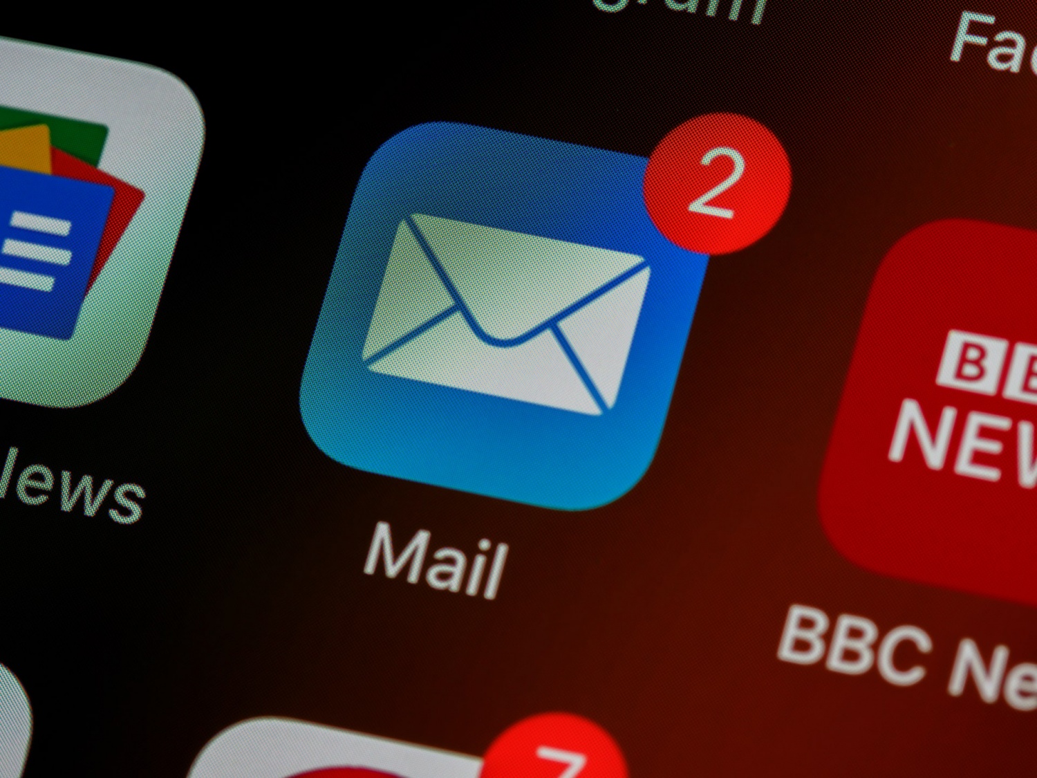 Tired of Spam Emails? How to Use 'Hide My Email' on iPhone and Kick Out Junk Mails