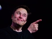 Elon Musk Reveals SpaceX Starship Refuel Plan Without Landing, Destroys Jeff Bezos' Moon Landing Complaint