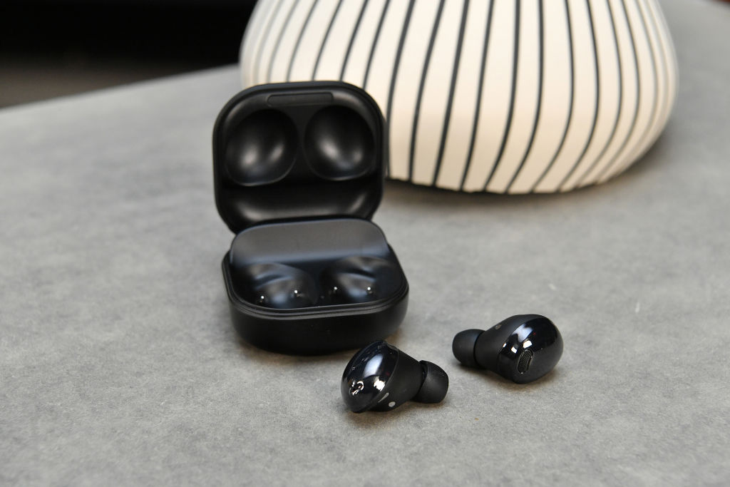 Afraid Your Samsung Galaxy Buds Are Disgustingly Dirty? 5 Steps to Clean Them Properly