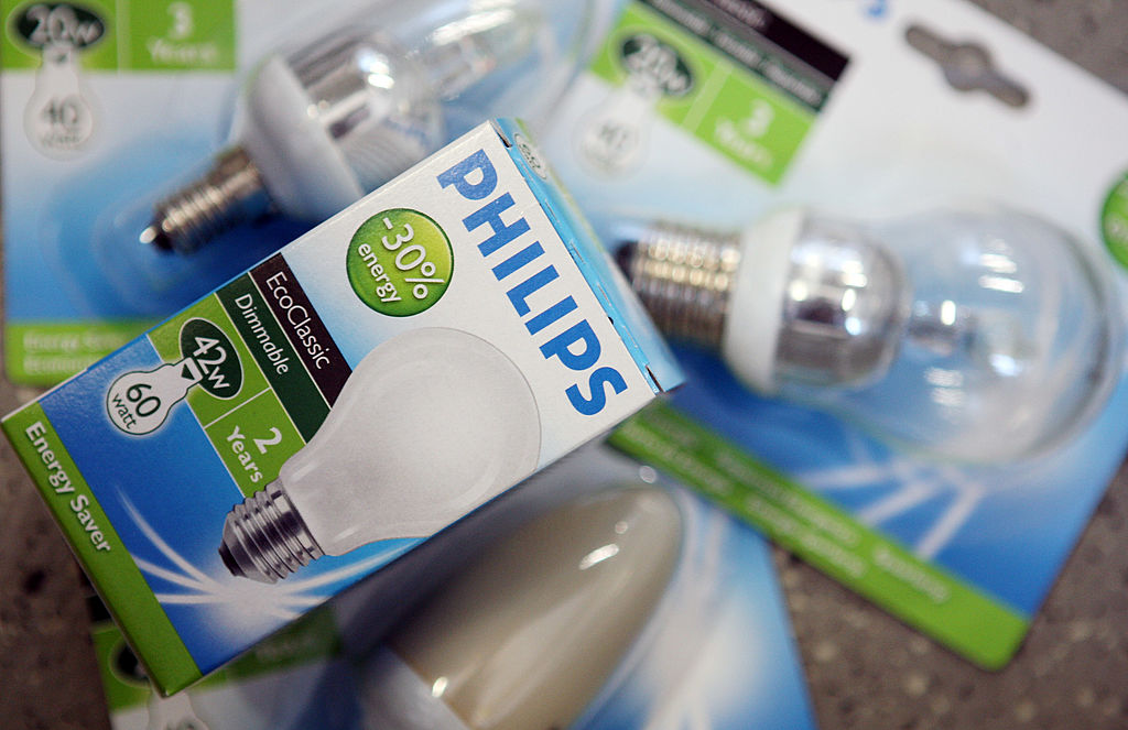 Spotify Light Party: How To Turn Your Room Into A Colorful with Philips Hue Light Bulbs