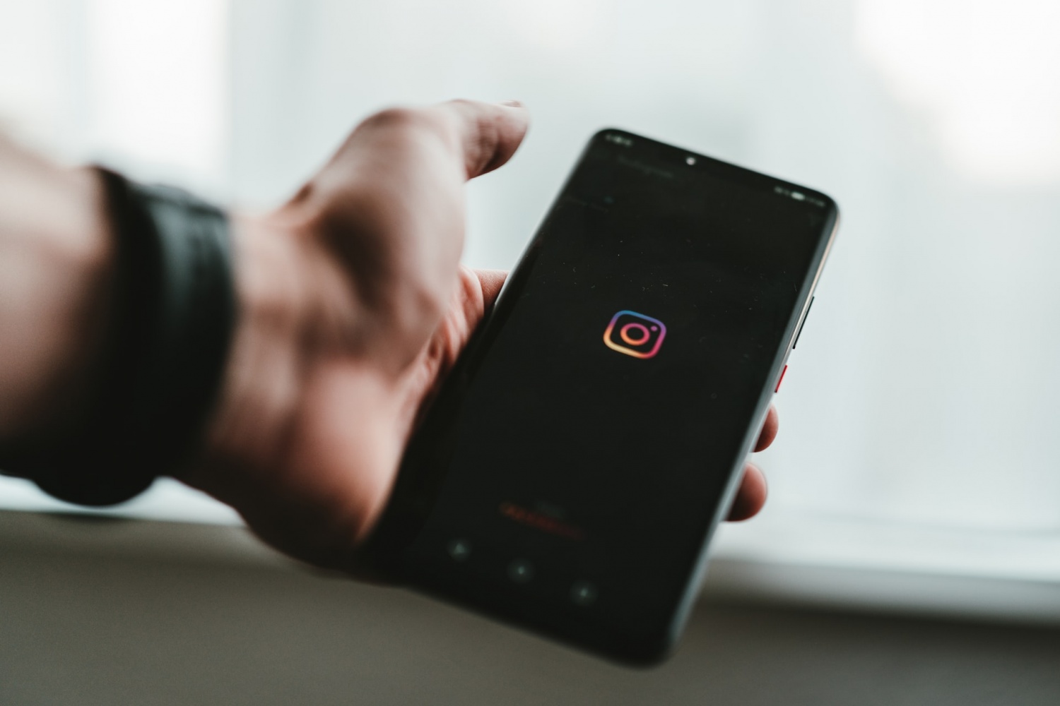Instagram Not Working? 5 Ways to Fix App If Your Feed Is Not Refreshing