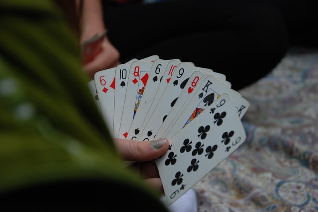 5 Benefits of Playing Cards That Works To Relax Your Brain