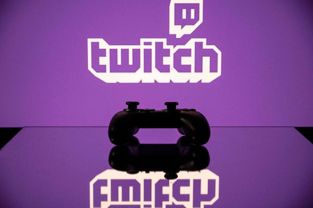 Rage Quit Video: Popular Twitch Streamer Destroys Controller After Botched Goal in 'FIFA 22'