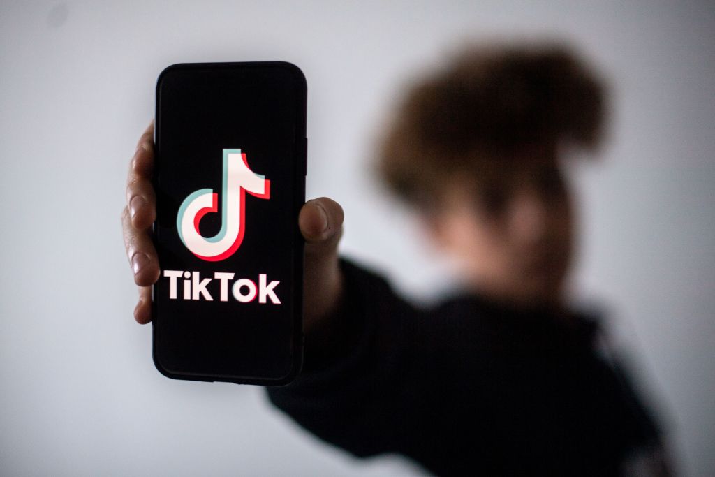 Can You Unlock Iphone With Just Your Voice Viral Tiktok Video Shows Steps To Use Voice Control Itech Post