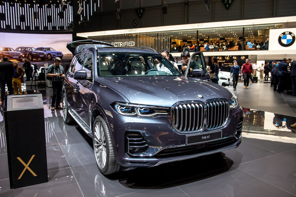 2023 BMW X8 M Spy Shots Reveal Hybrid Powertrain! Specs, More Exterior