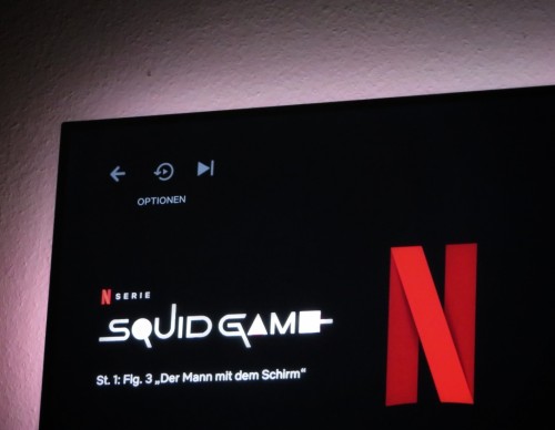 Netflix Rankings Today: 'Squid Game' Watched for Over 1.6 Billion Hours