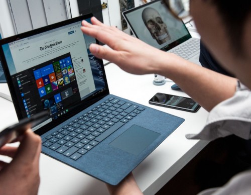 Microsoft's Tablet-Friendly Taskbar Returns in Windows 11 Preview