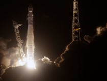 SpaceX Rocket Explosion? Spaceship Debris Fall to Earth Like Meteorites!