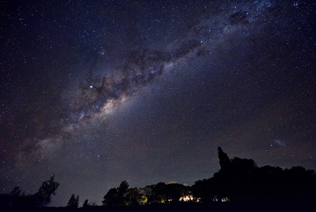 Milky Way's Largest Object Is a Giant Atomic Cloud! How Did Astronmers Discover It?