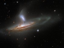 NASA Captures Interacting Galaxy Pair Arp 282 Through Hubble Space Telescope