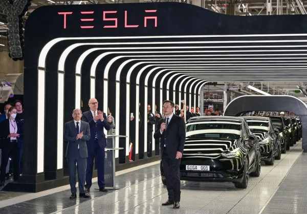 Elon Musk stellt die Produktion der Tesla Gigafactory Berlin Deutschland für zwei Wochen ein – hier ist der Grund 