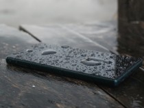 What to Do When Your Phone Gets Soaked Wet, According to Apple, Samsung, and More