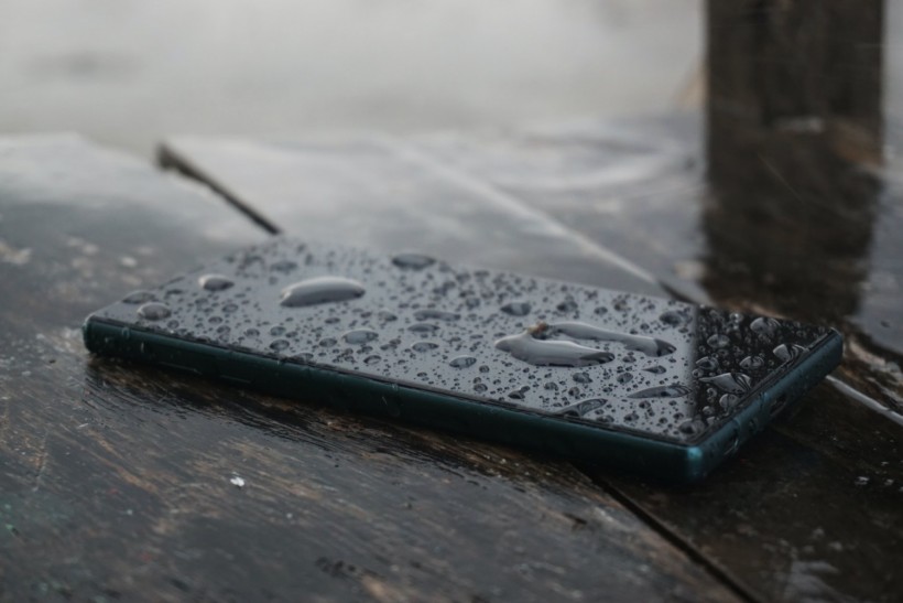 What to Do When Your Phone Gets Soaked Wet, According to Apple, Samsung, and More