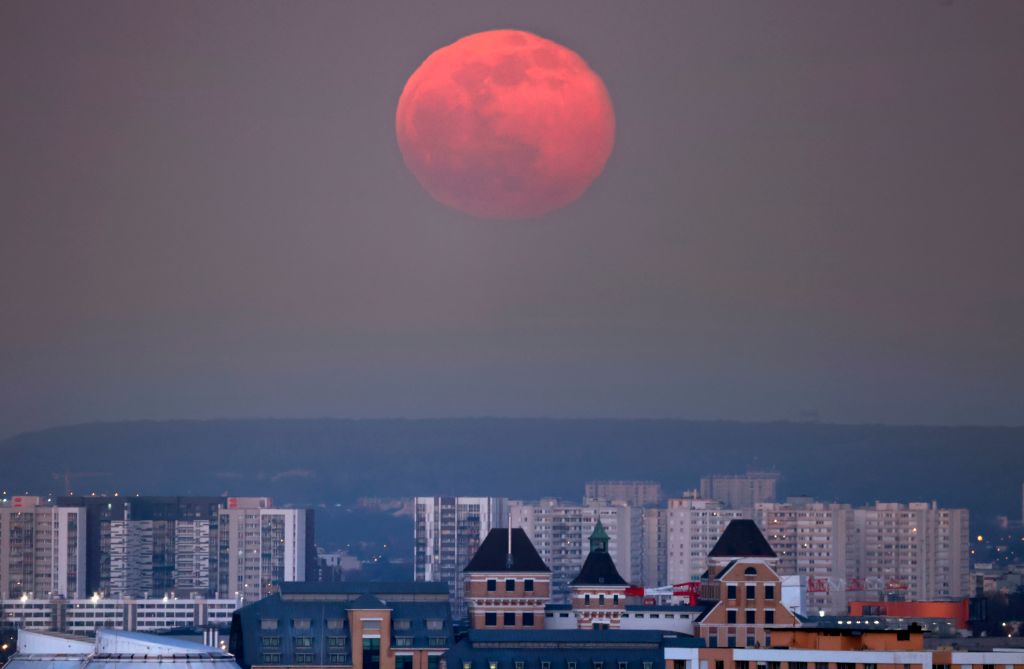 Full Moon Guide: ‘Flower Moon’ Lunar Eclipse — Which Countries Will It ...
