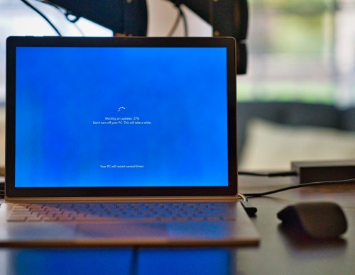 Laptop update screen Microsoft