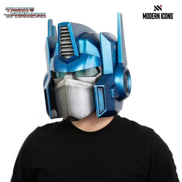 Geeknet Optimus Prime helmet replica