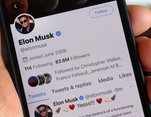 Tesla’s Elon Musk Hints Apple AirPlay, Lossless Music Support