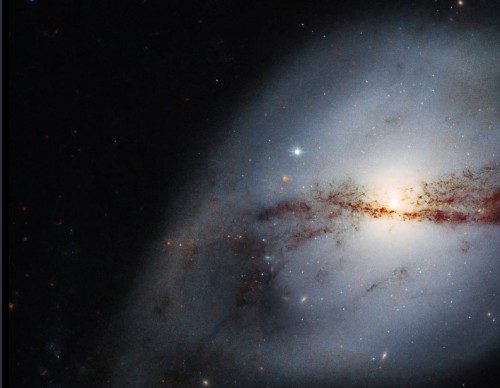 Hubble Space Telescope Snaps Photo of Galaxy Whose Formation is Disrupted