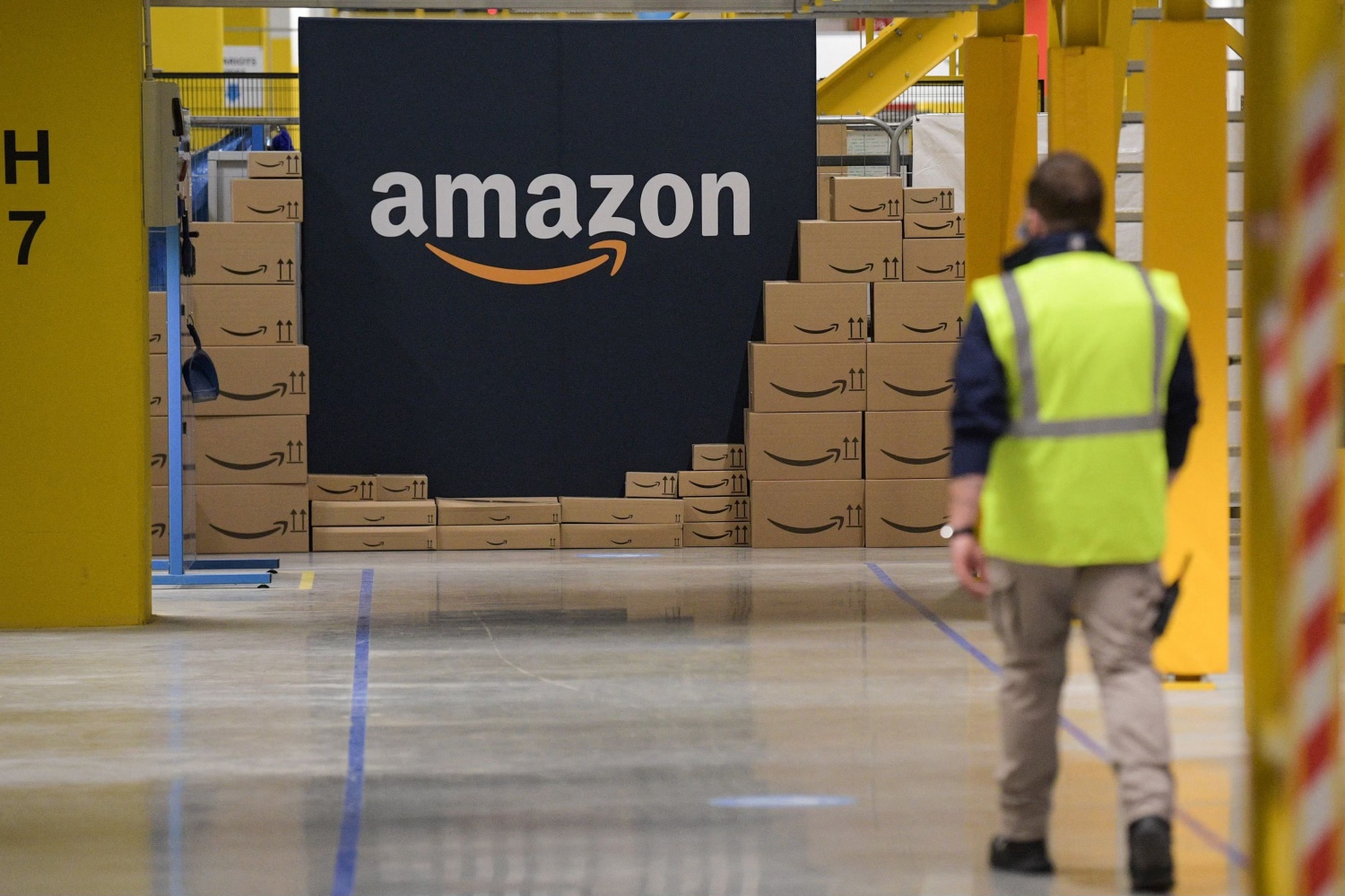 Federal Prosecutors, Department of Labor Probes into Amazon's Work Facilities