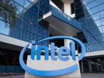 Intel Freezes Hiring—Bracing for Chip Reset Ahead
