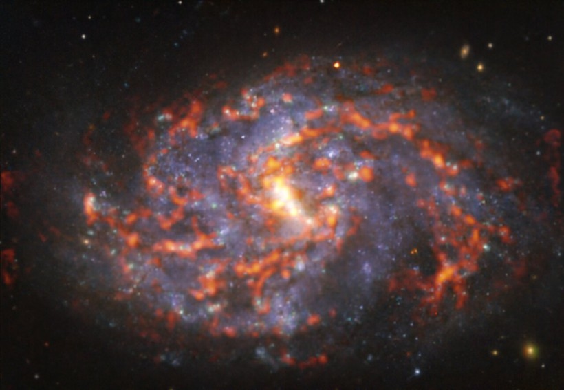 ALMA Snaps Photo of a Spiral Galaxy Located 86,000 Light-Years Away