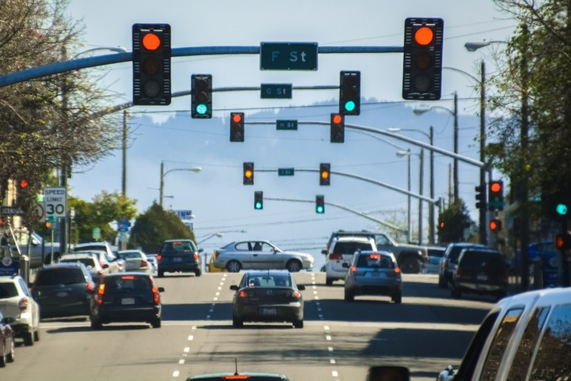 three-light traffic light