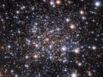 Hubble Space Telescope Snaps a Photo of Globular Cluster Ruprecht 106