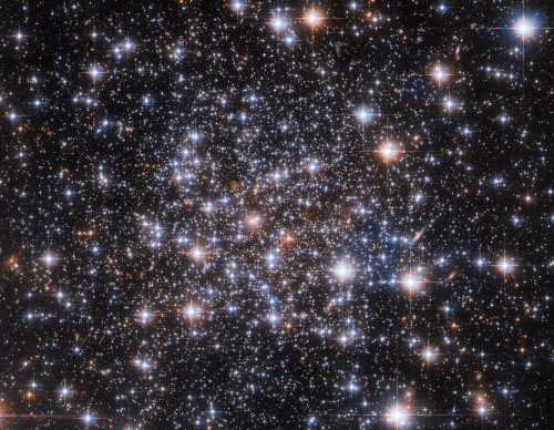 Hubble Space Telescope Snaps a Photo of Globular Cluster Ruprecht 106
