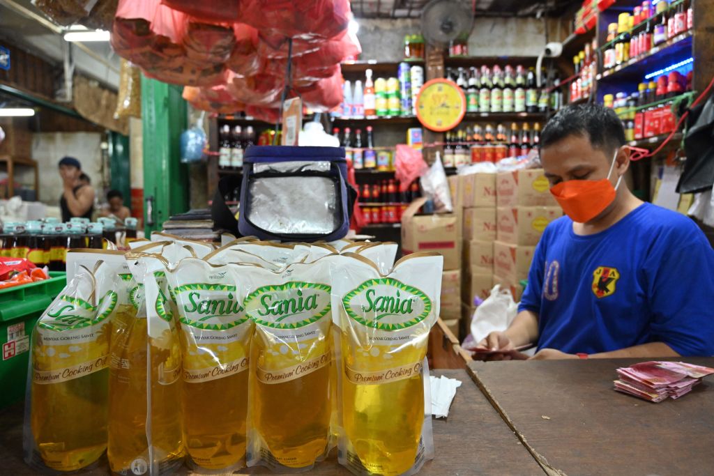 To Sell Cooking Oil, Indonesia Will Use Covid Monitoring App