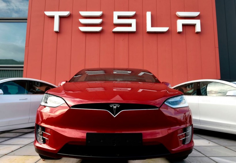 A Hacked Tesla Model S Plaid was Able to Reach a Recording Breaking 216 MPH Speed Thanks to Removal of Speed Limits