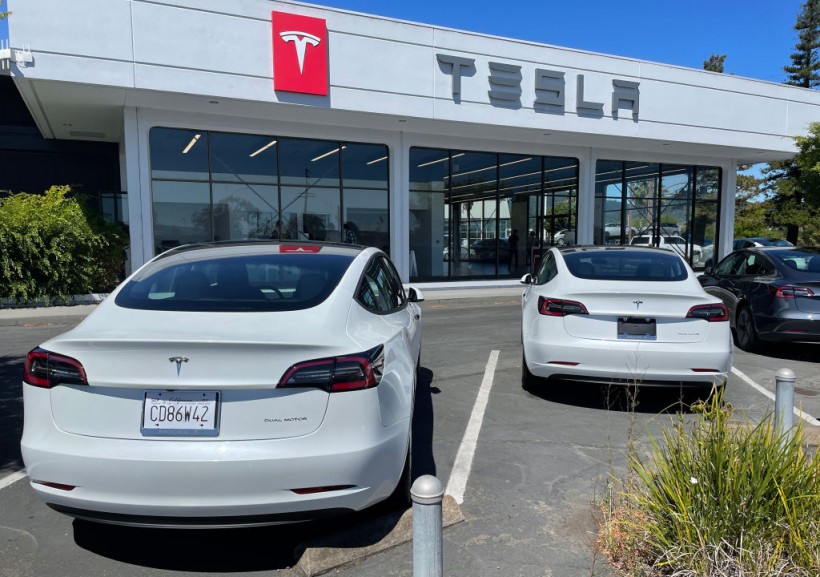 Tesla’s New Fatal Crash Faces US Safety Regulators’ Investigation 