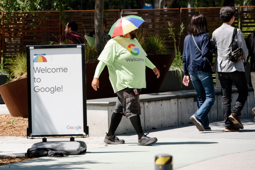 Google Internally Announces Temporary Hiring Freeze — How Long Will It
