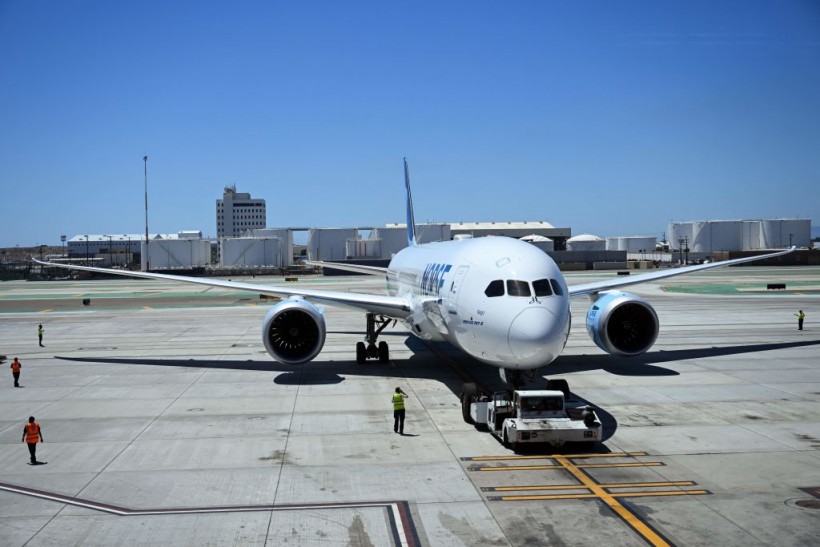 Boeing Delivers Its First 787 Dreamliner to American Airlines