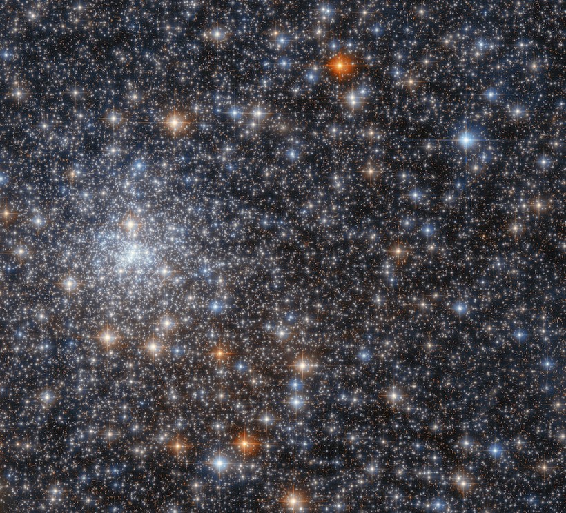 Hubble Space Telescope Snaps a Photo of Globular Cluster NGC 6558