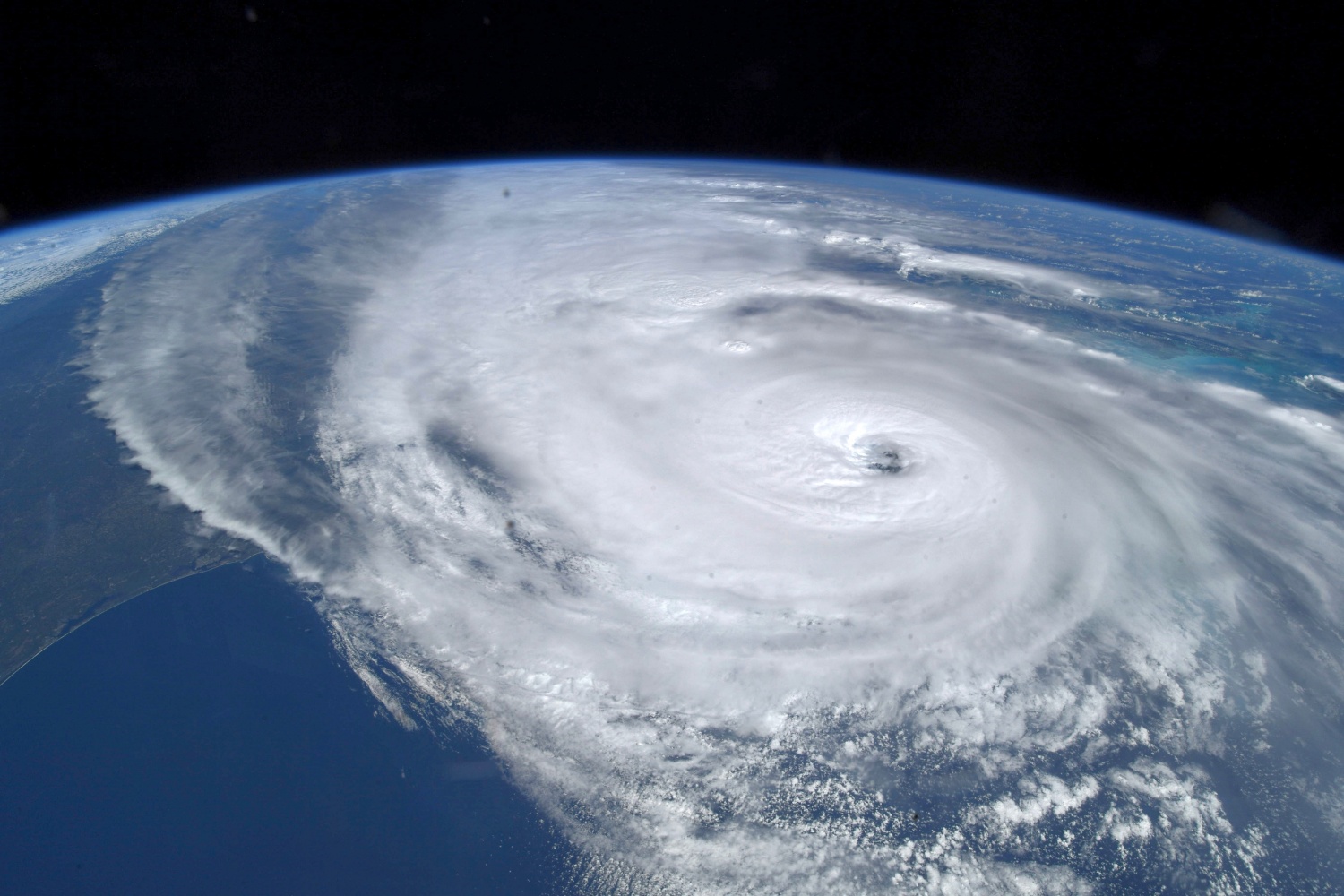 Iss Astronaut Snaps Photos Of Hurricane Ian As It Hits Florida Itech Post 2087