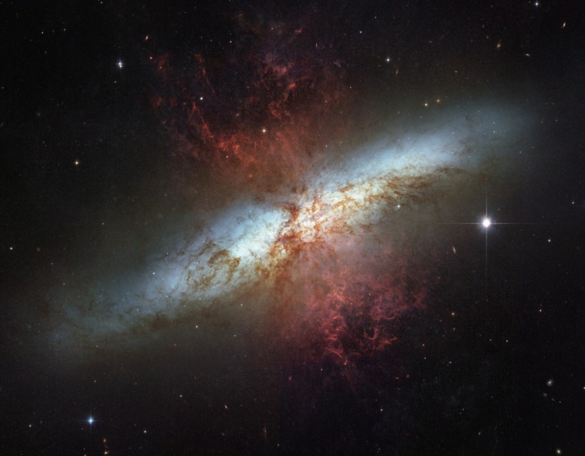 #SpaceSnap Hubble Space Telescope Snapped a Photo of the Cigar Galaxy for Its 16th Anniversary