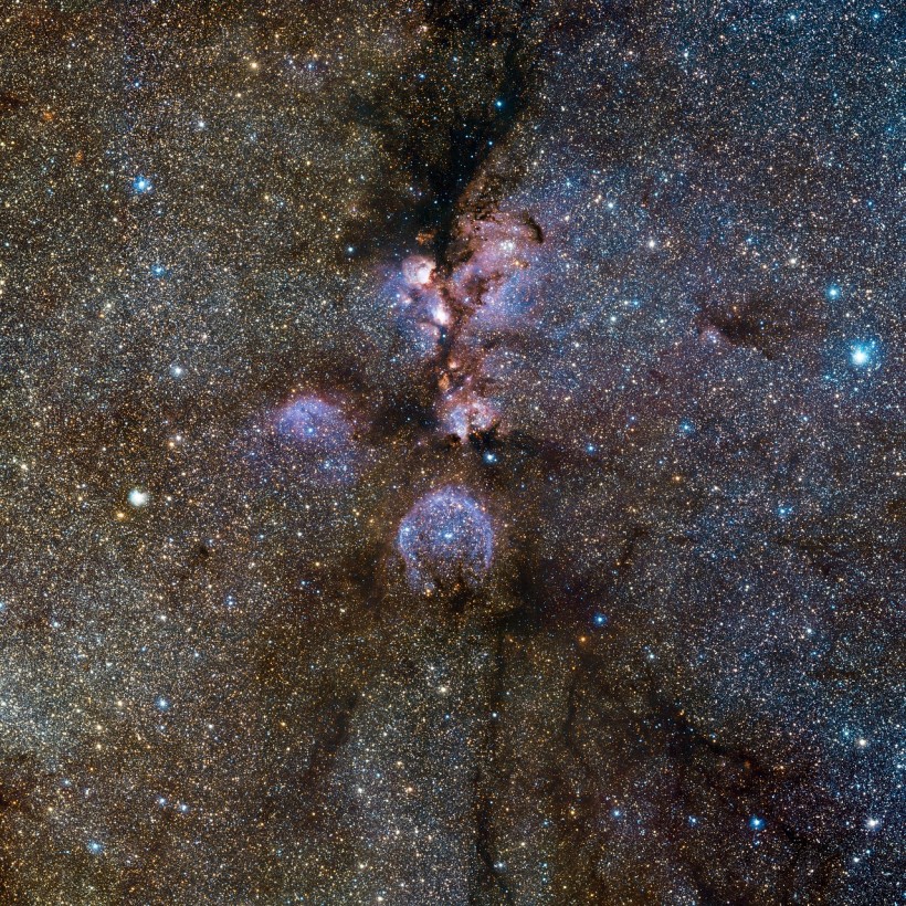 #SpaceSnap Take a look at VISTA's Photo of the Cat's Paw Nebula