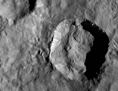 #SpaceSnap This High-Resolution Image of Ceres' Juling Crater is Taken by NASA's Dawn Mission