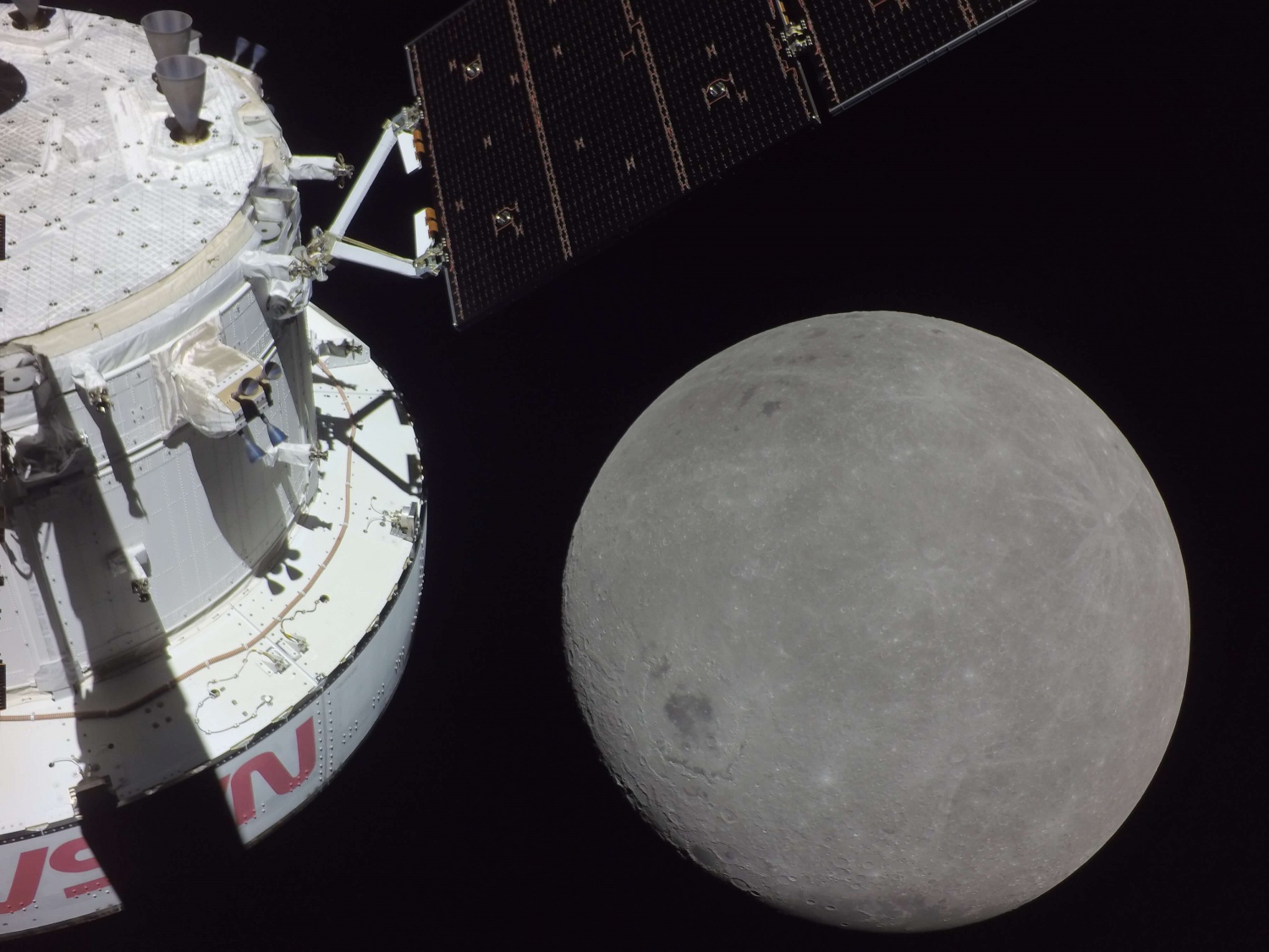 Nasas Orion Spacecraft Completes Lunar Flyby Gets Selfie With The Moon Itech Post 