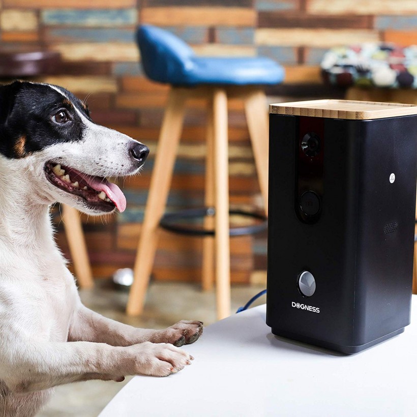 Dogness Smart Cam Pet Treat Dispenser
