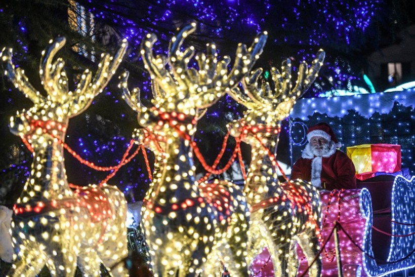 5 Safety Tips to Keep in Mind Before Putting Up Your Christmas Lights