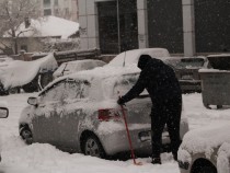 Here’s How to Properly Clean Snow Off From Your Car