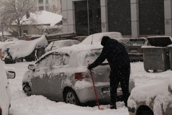 Why You Should Clean the Snow off Your Car