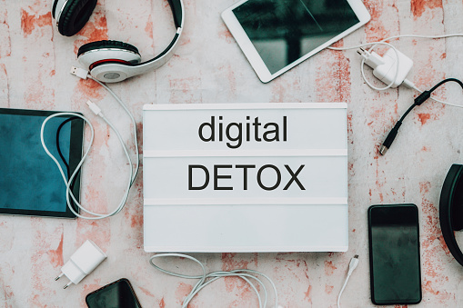 8 Digital Detox Tips For A Better Mental Health In 2023