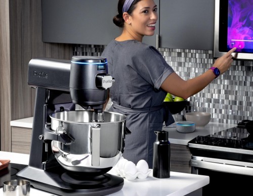 https://1401700980.rsc.cdn77.org/data/images/full/110858/ces-2023-ge-unveils-999-profile-smart-mixer-with-digital-scale-voice-controls.jpg?w=500&h=388