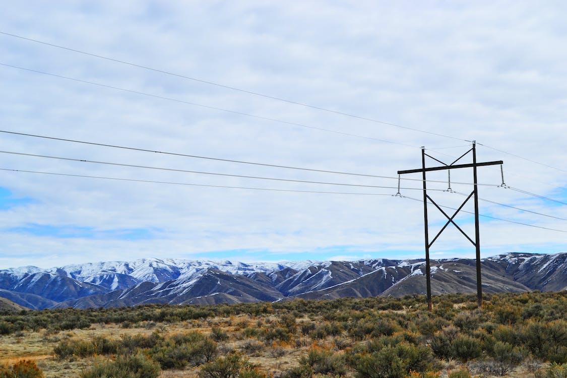 How to Cut Your Dependence on the Electrical Grid—and Keep Your Tech Powered