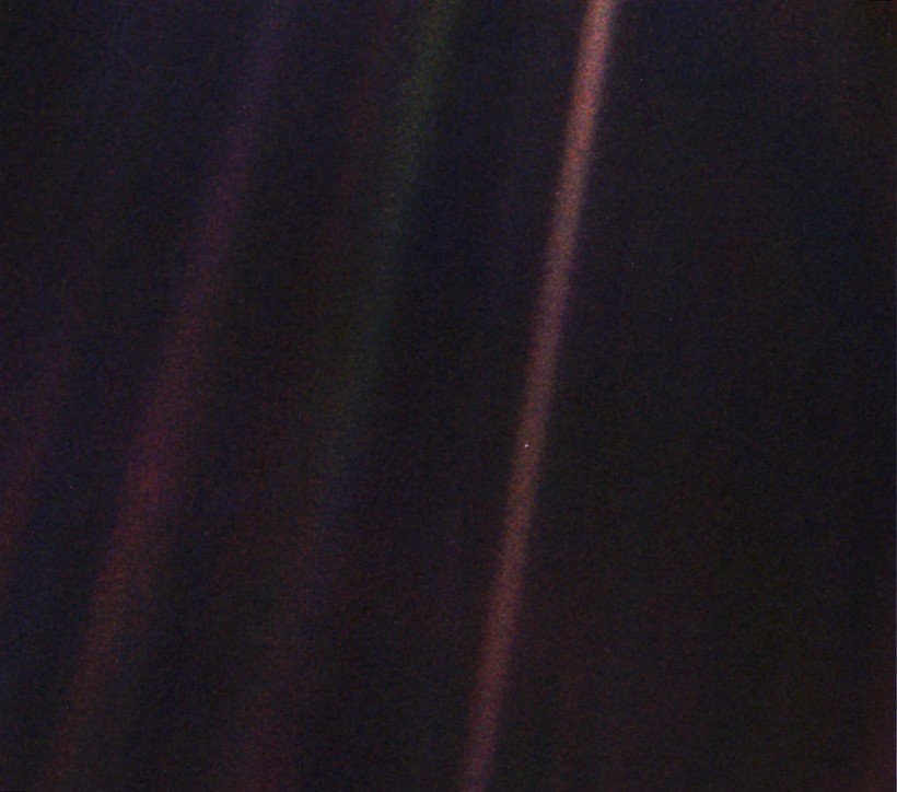 Voyager 1 pale blue dot photo